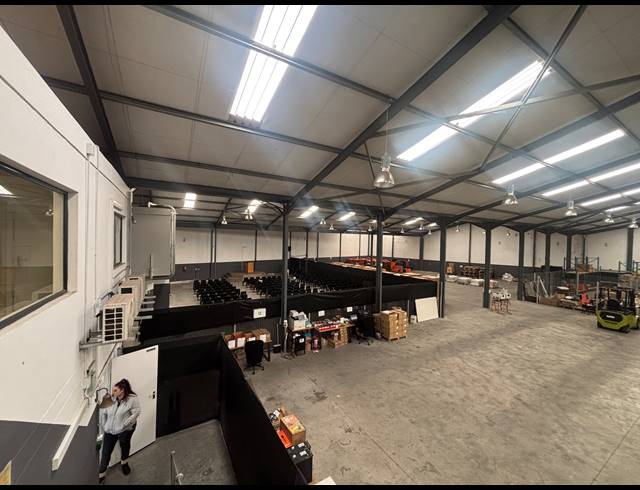 1,955M² WAREHOUSE TO LET IN BLACKHEATH INDUSTRIAL